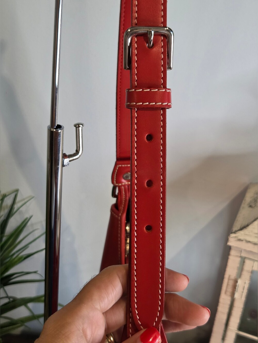 Dooney & Bourke USA Vintage Red Leather Shoulder Hobo - Picture 11 of 15
